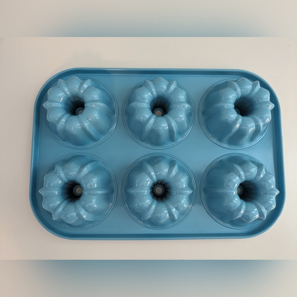 Pampered Chef Kitchen Pampered Chef Mini Bundt Cake Pan New Poshmark